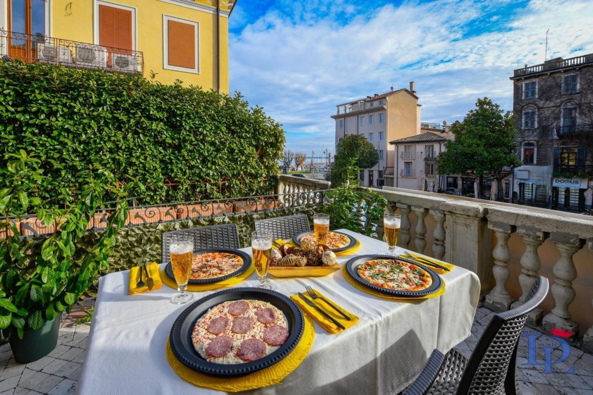 Desenzanoloft Official Partner Marriott Homes & Villas - Let It Be A Dream - Renovation 2025 Lake View Desenzano del Garda Kültér fotó