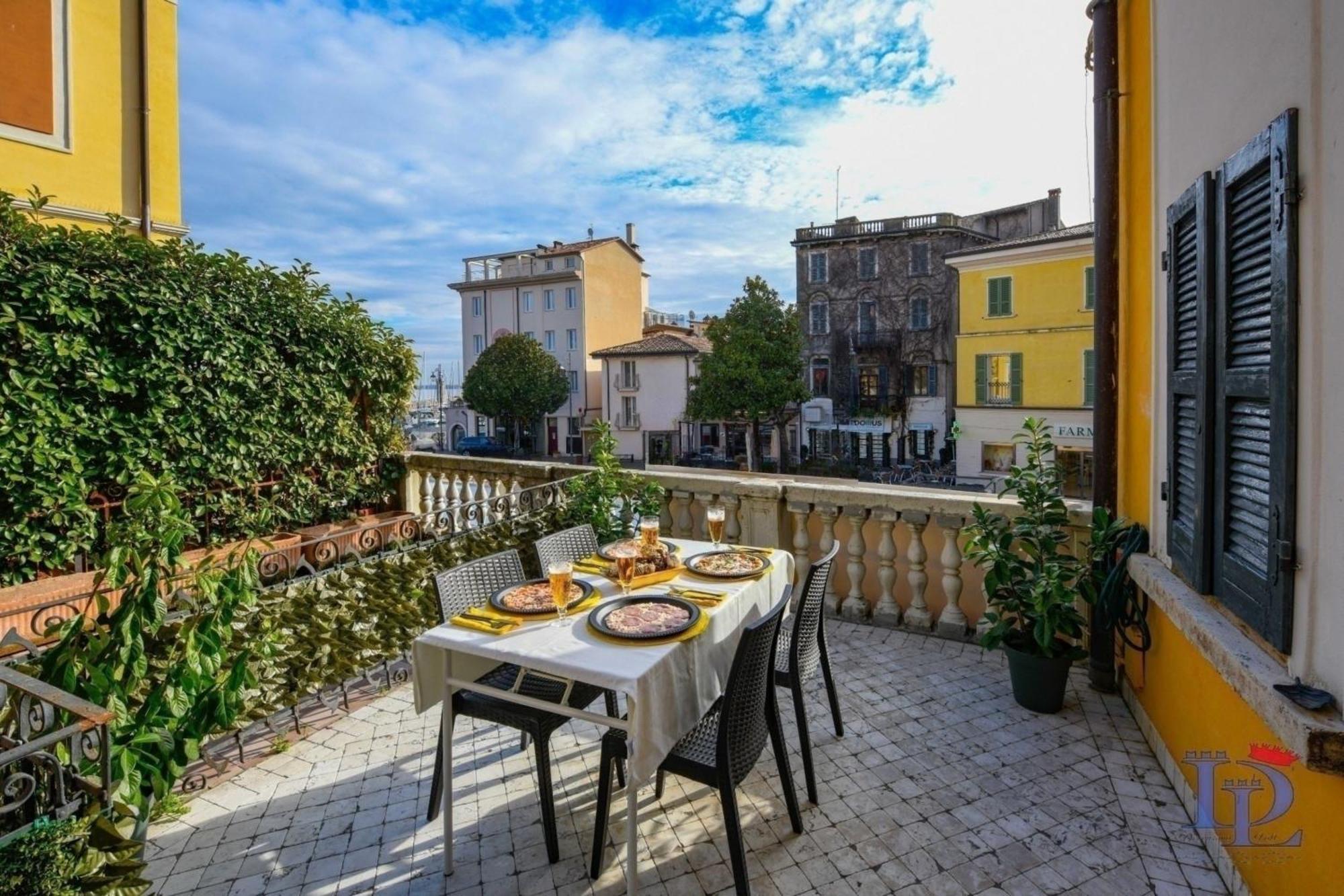 Desenzanoloft Official Partner Marriott Homes & Villas - Let It Be A Dream - Renovation 2025 Lake View Desenzano del Garda Kültér fotó
